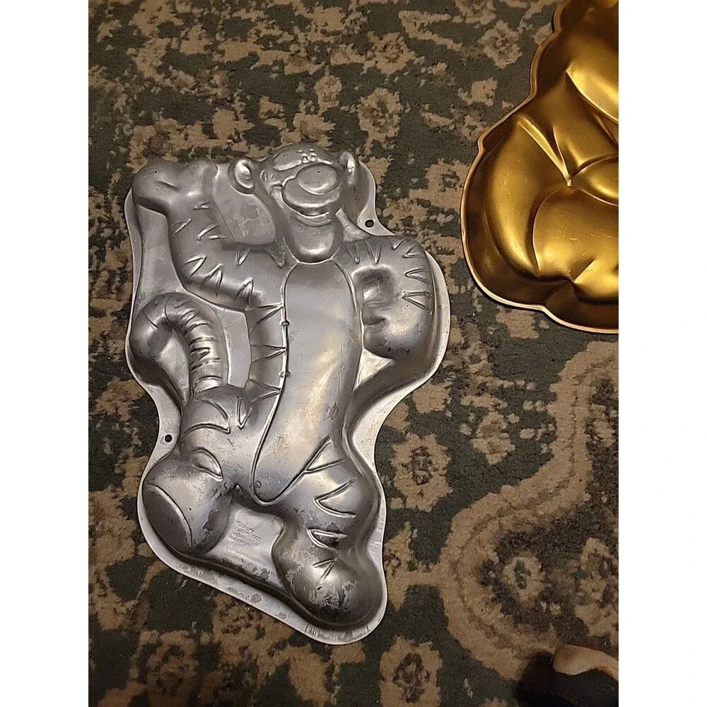 2 Wilton Tigger & Winnie The Pooh Cake Pans Disney Full Size 2105-3001 505-401